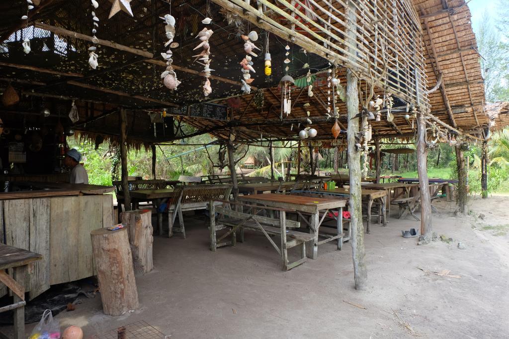 Mr. Chuoi Bar And Hut Hotel Ko Phra Thong Exterior photo
